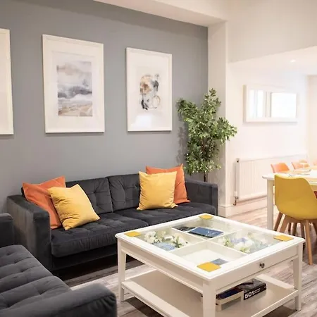 8 Bed, Comfortably Sleeps 10, 3 Bath House, 5 Mins Manchester Centre Exterior photo
