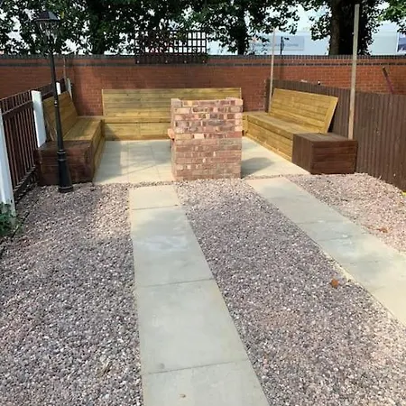 8 Bed, Comfortably Sleeps 10, 3 Bath House, 5 Mins Manchester Centre Exterior photo