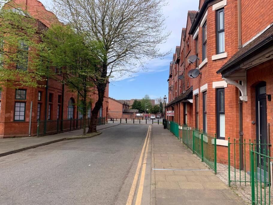 Hébergement de vacances 8 Bed, Comfortably Sleeps 10, 3 Bath House, 5 Mins Centre Manchester