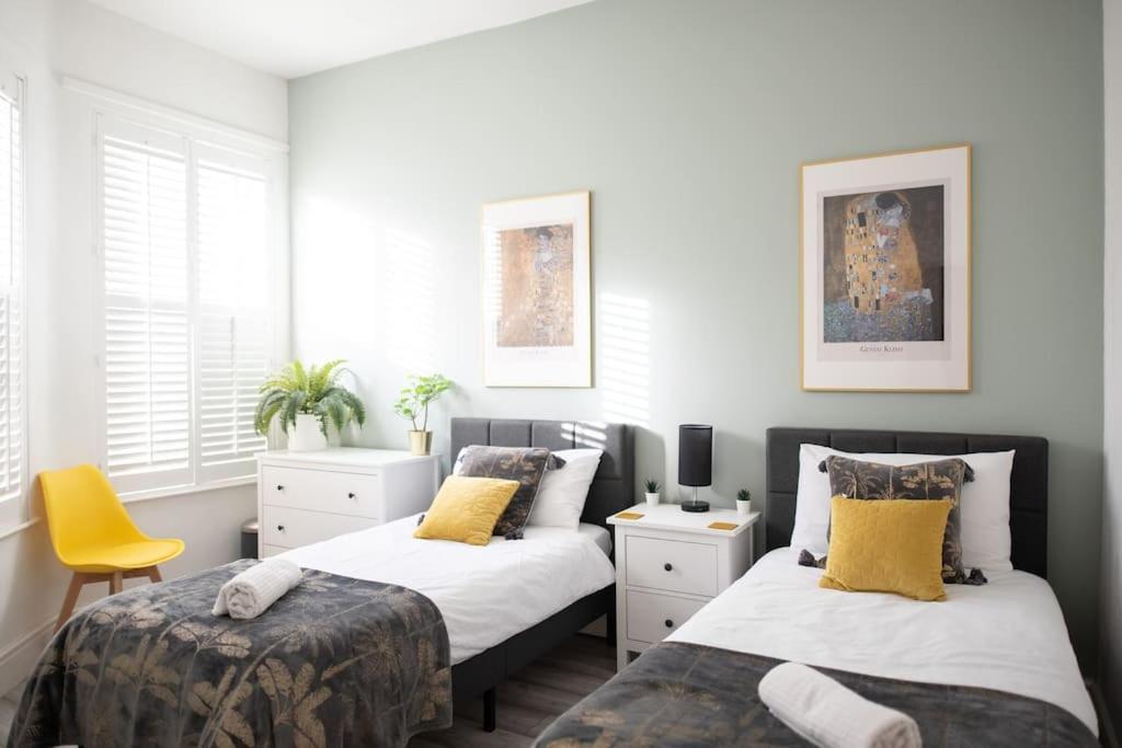 Casa vacanze 8 Bed, Comfortably Sleeps 10, 3 Bath House, 5 Mins Centre Manchester