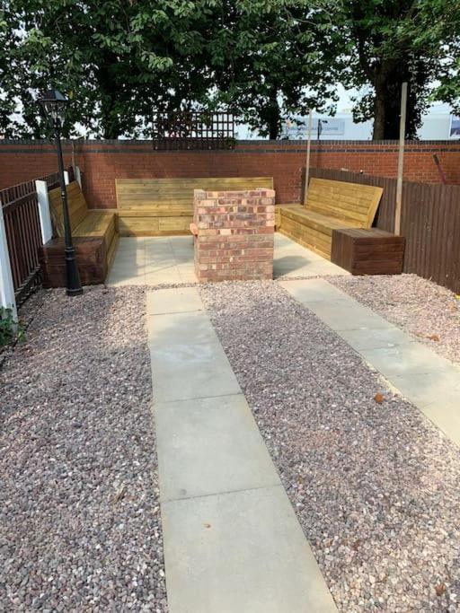 8 Bed, Comfortably Sleeps 10, 3 Bath House, 5 Mins Centre